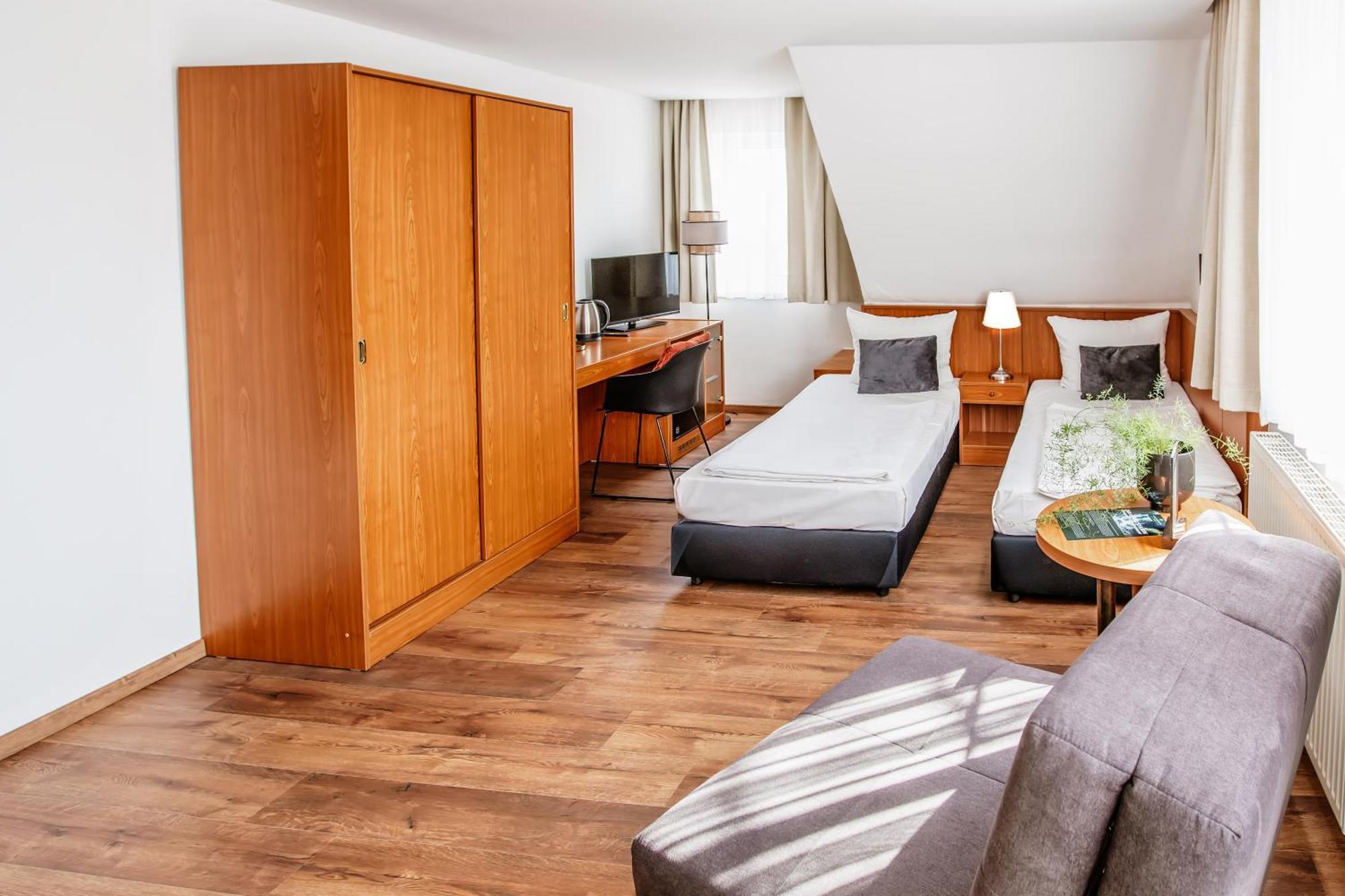 Dreibettzimmer mit Bad