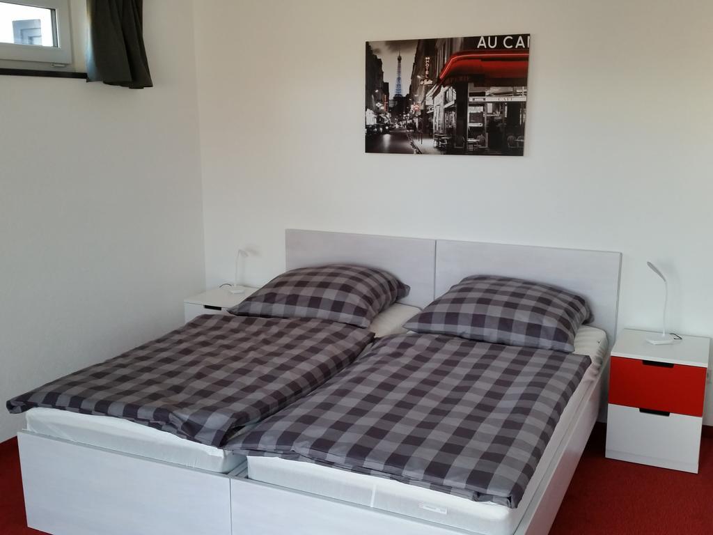 Family Room Balcony,139894614:JPEG